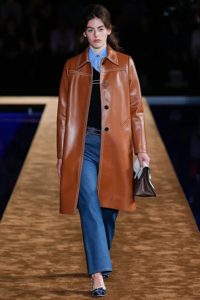 Look 19